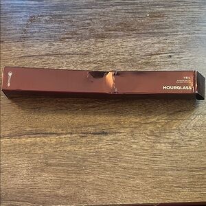 Hourglass Veil Powder Brush - Deep Burgundy with Gold Accents